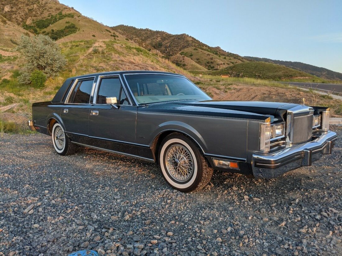 1984 Lincoln Town Car - photo 2