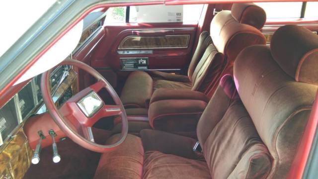 1984 Lincoln Town Car Signature Series - photo 2