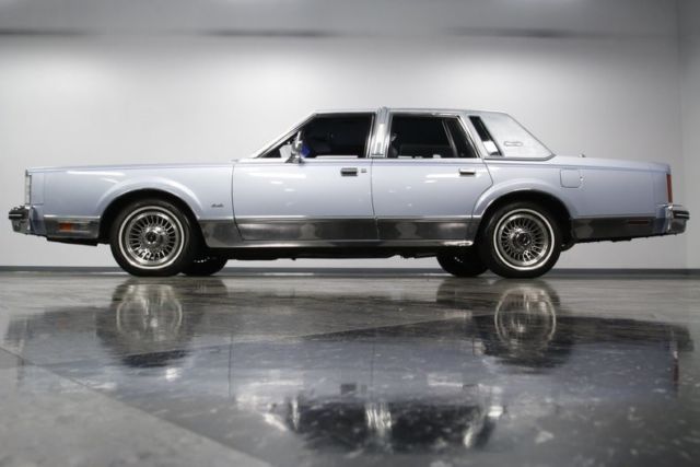 1984 Lincoln Town Car Signature Series - photo 11
