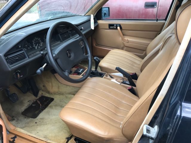 1984 Mercedes-Benz 190-Series 2.2 L - photo 6