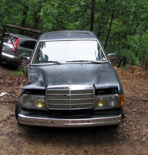 1984 Mercedes 300CD Turbo Diesel Coupe 2 Door 1984 Mercedes-Benz 300-Series Damaged front fender... not operable