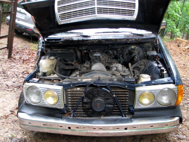 1984 Mercedes-Benz 300-Series Damaged front fender... not operable - photo 12