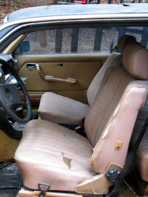 1984 Mercedes-Benz 300-Series Damaged front fender... not operable - photo 8