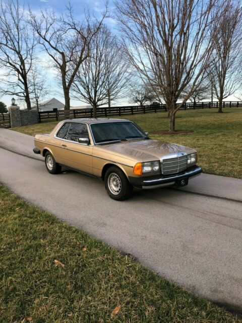 1984 Mercedes 300CD Turbodiesel W123 1984 Mercedes-Benz 300-Series Leather