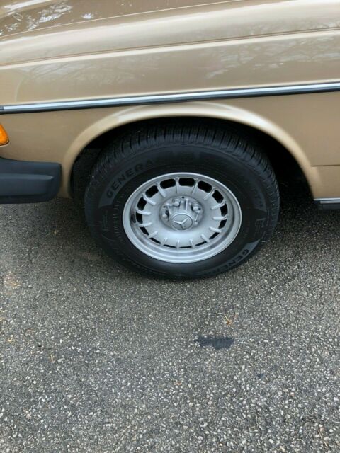 1984 Mercedes-Benz 300-Series Leather - photo 13