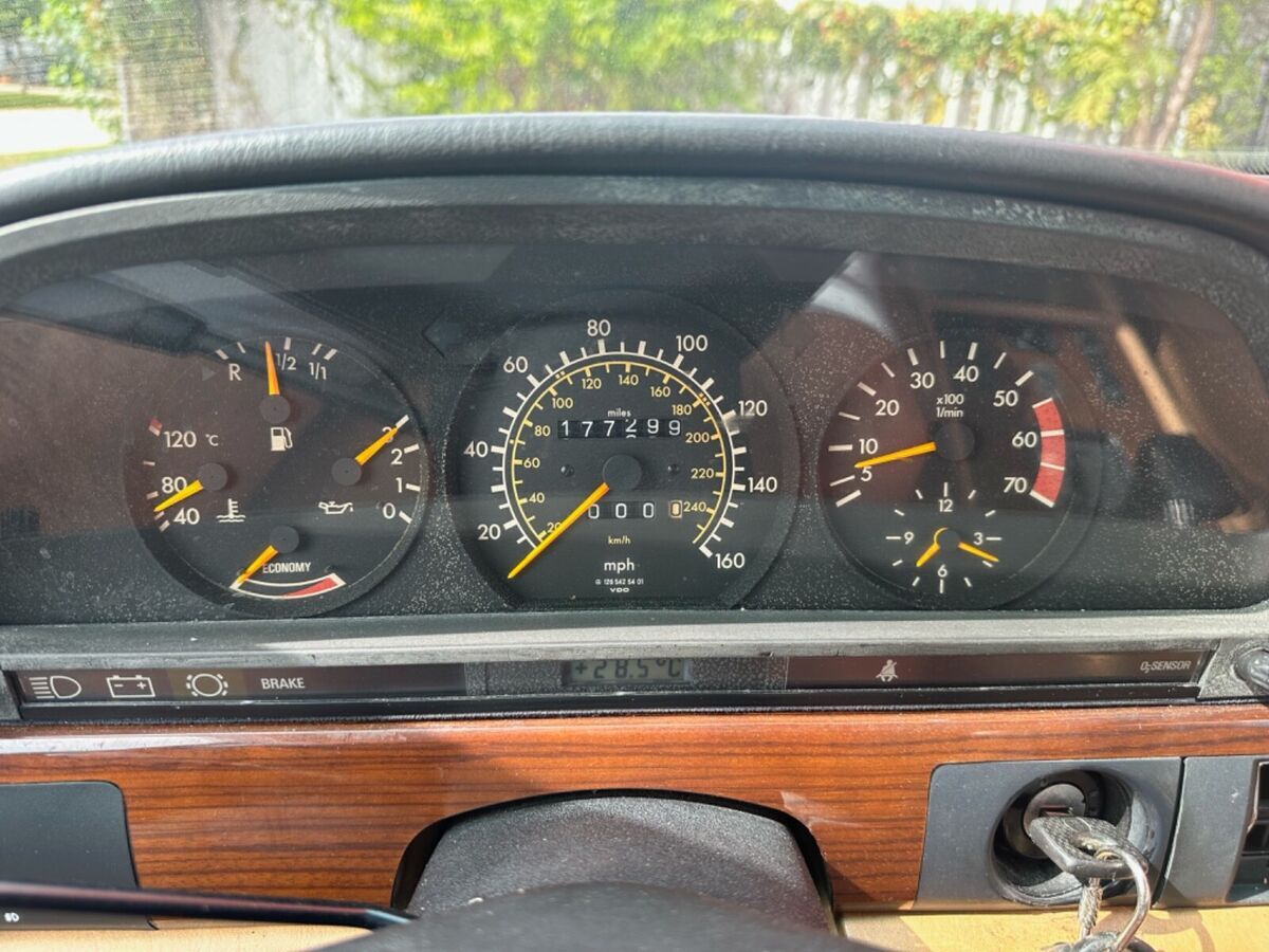 1984 Mercedes-Benz 300-Series - photo 11