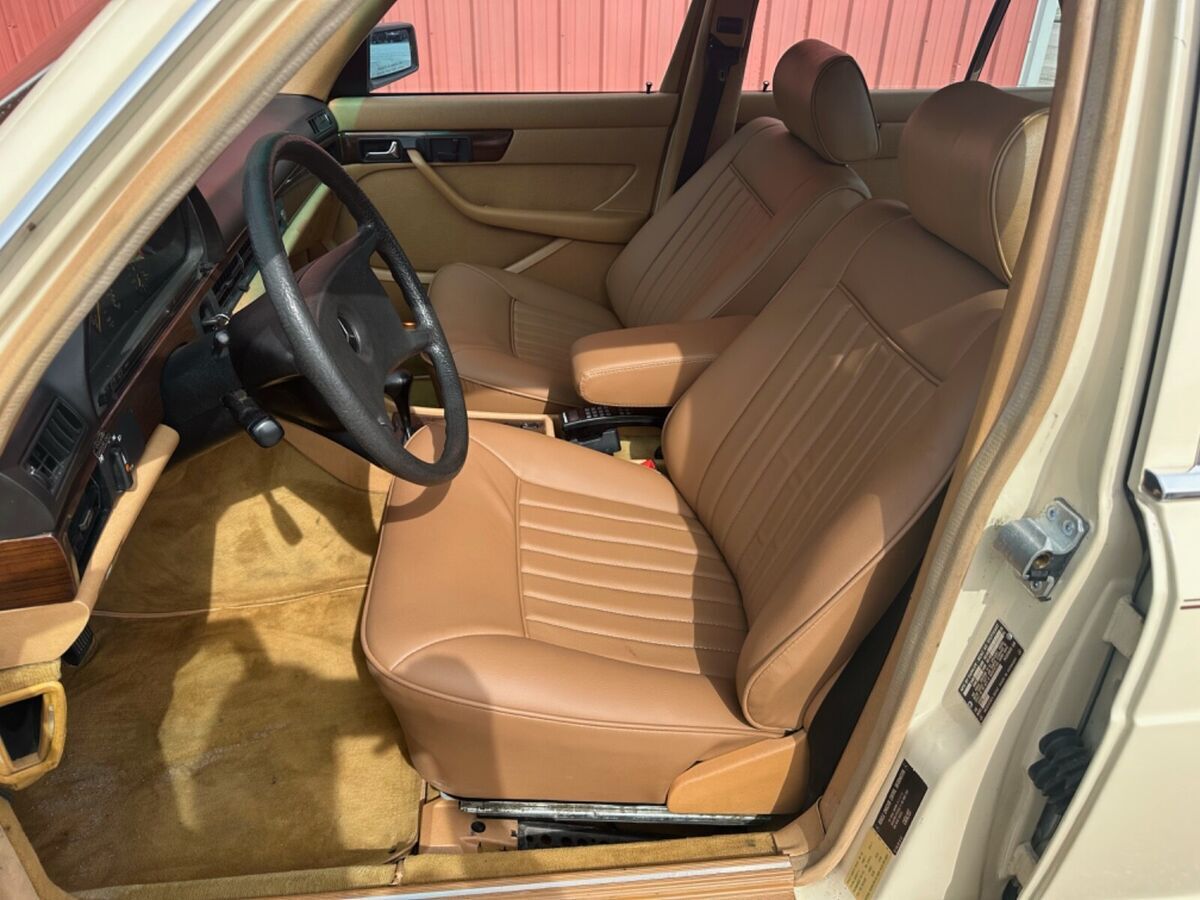 1984 Mercedes-Benz 300-Series - photo 13
