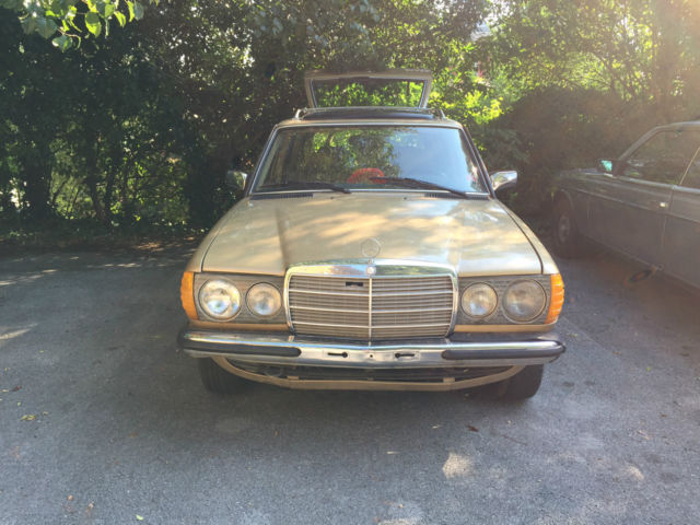 1980 Mercedes-Benz 200-Series 230TE Wagon - photo 4