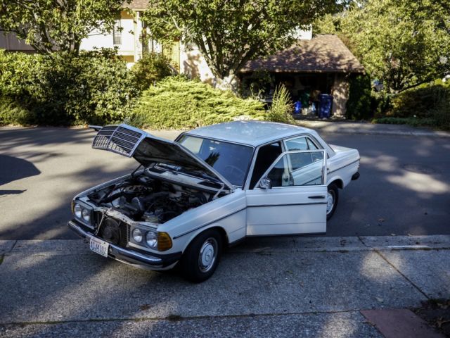 1984 Mercedes-Benz 200-Series - photo 10