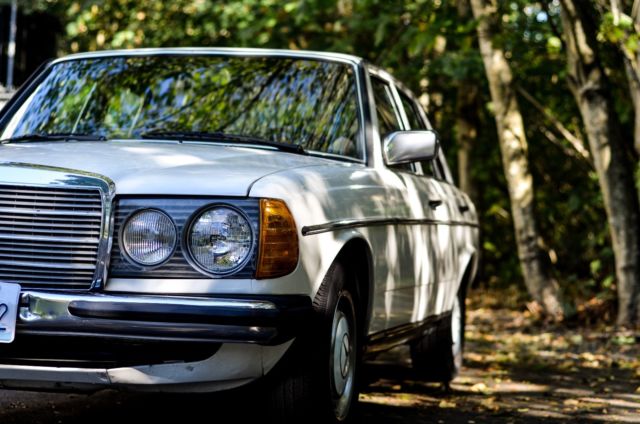 1984 Mercedes-Benz 200-Series - photo 2