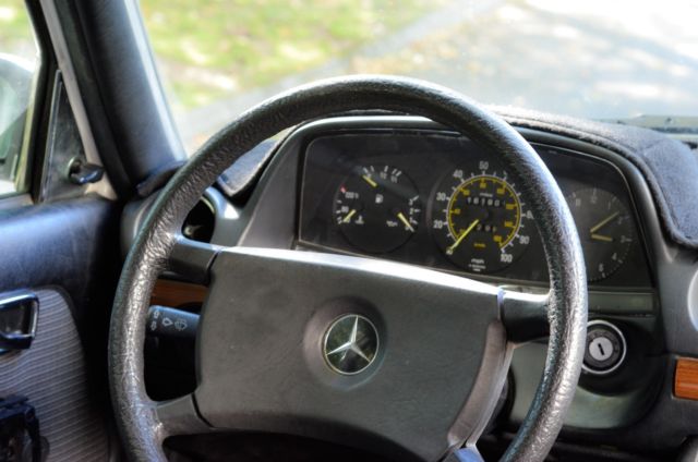 1984 Mercedes-Benz 200-Series - photo 7