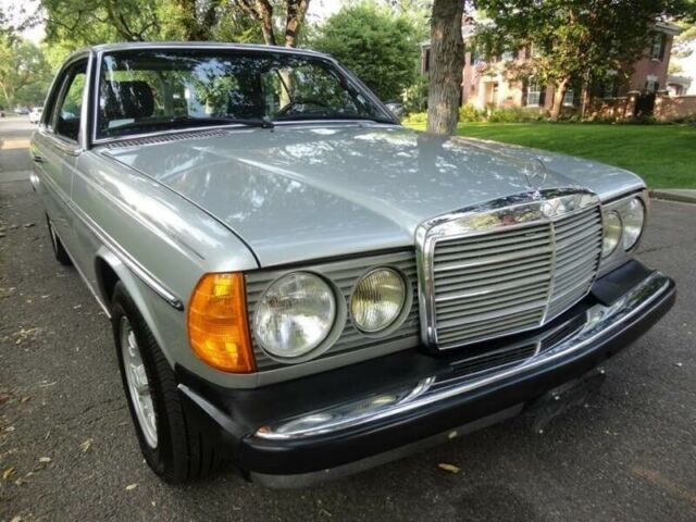 1984 Mercedes-Benz 300-Series 300 CD 2dr Turbodiesel Coupe - photo 5