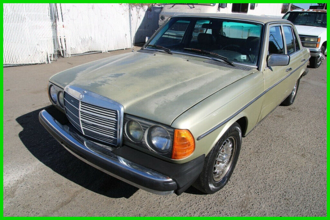 1984 Mercedes-Benz 300 D Sedan 4-Speed Manual 5 Cylinder Turbo Diesel NO RESERVE 1984 Mercedes-Benz 300-Series 300 D