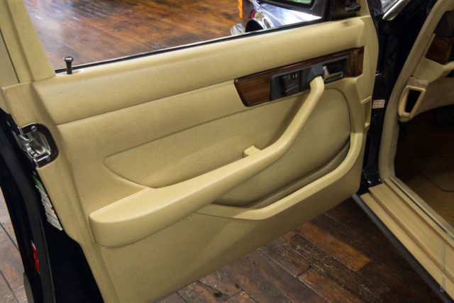 1984 Mercedes-Benz 300-Series Sedan - photo 13