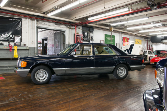 1984 Mercedes-Benz 300-Series Sedan - photo 2