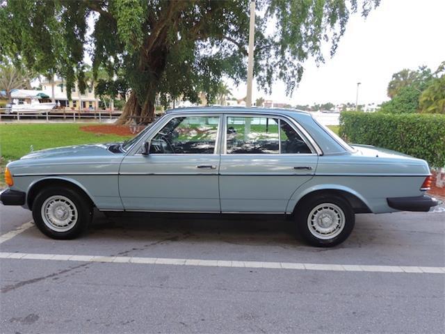 1984 Mercedes-Benz 300 Series 300D-T CLASSIC HEAD TURNER LOW MILES FLA RUST FREE 1984 Mercedes-Benz 300 Series 300D-T