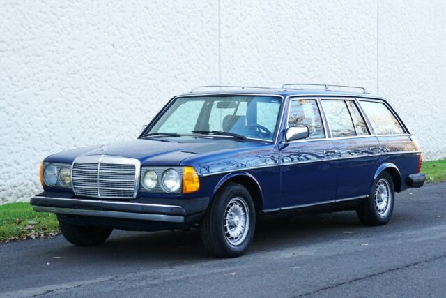 1984 Mercedes-Benz 300-Series 300TD-T  RUNS AND DRIVES GREAT SUPER CLEAN