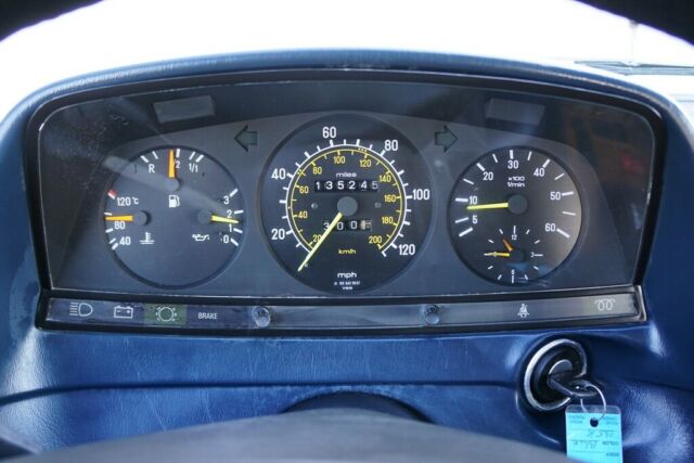 1984 Mercedes-Benz 300-Series 300TD-T  RUNS AND DRIVES GREAT SUPER CLEAN - photo 4