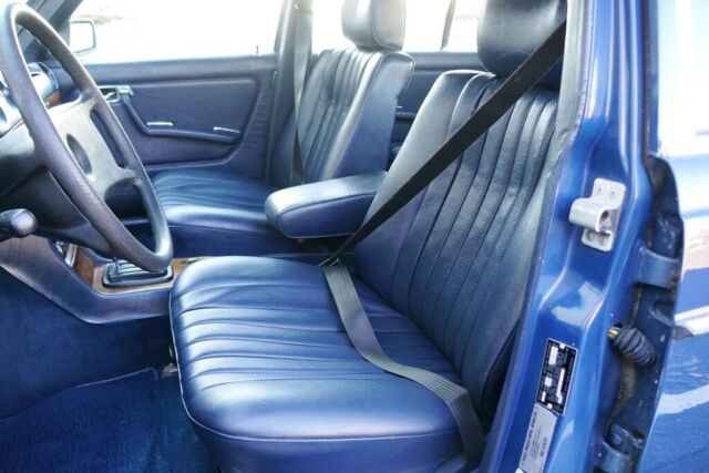 1984 Mercedes-Benz 300-Series 300TD-T  RUNS AND DRIVES GREAT SUPER CLEAN - photo 7