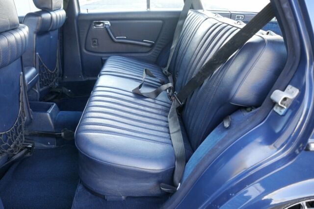 1984 Mercedes-Benz 300-Series 300TD-T  RUNS AND DRIVES GREAT SUPER CLEAN - photo 8