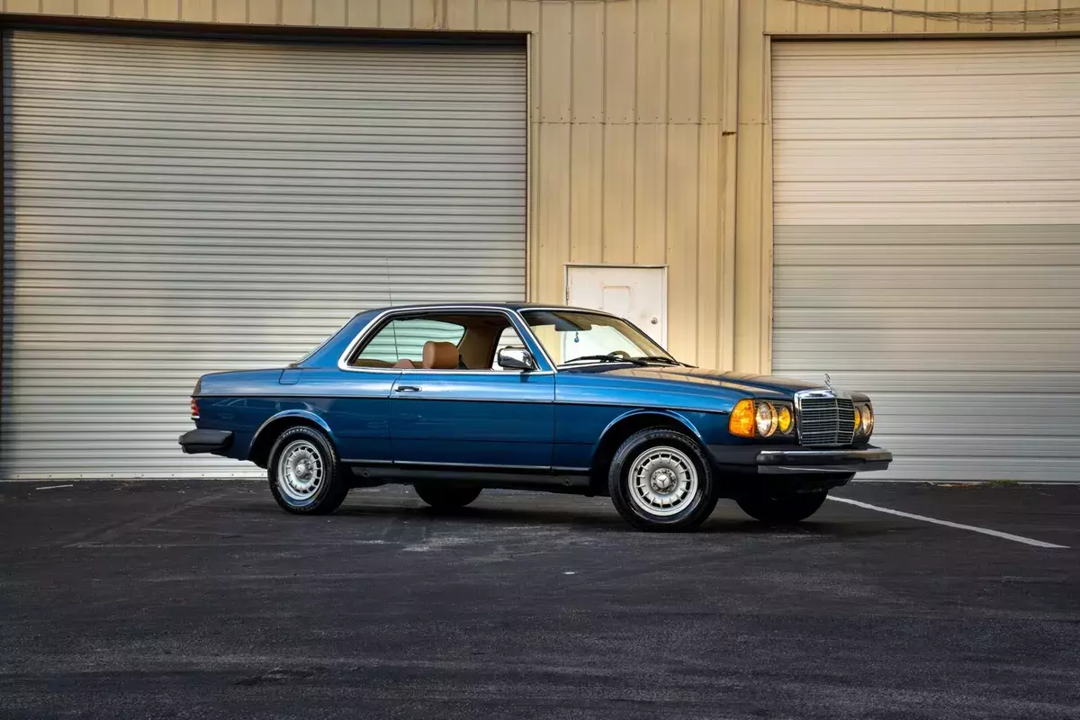 1984 Mercedes-Benz 300-Series Blue CDT 1984 Mercedes-Benz 300-Series CDT