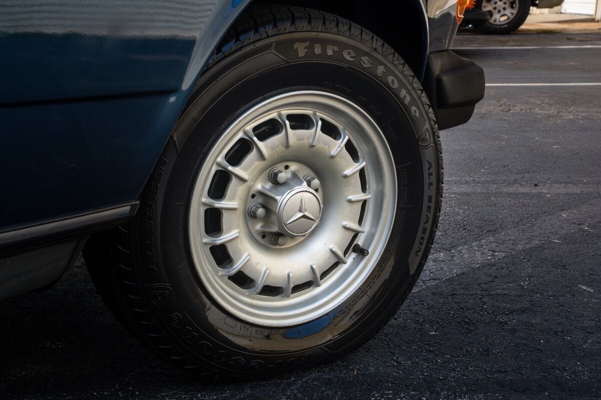 1984 Mercedes-Benz 300-Series CDT - photo 11