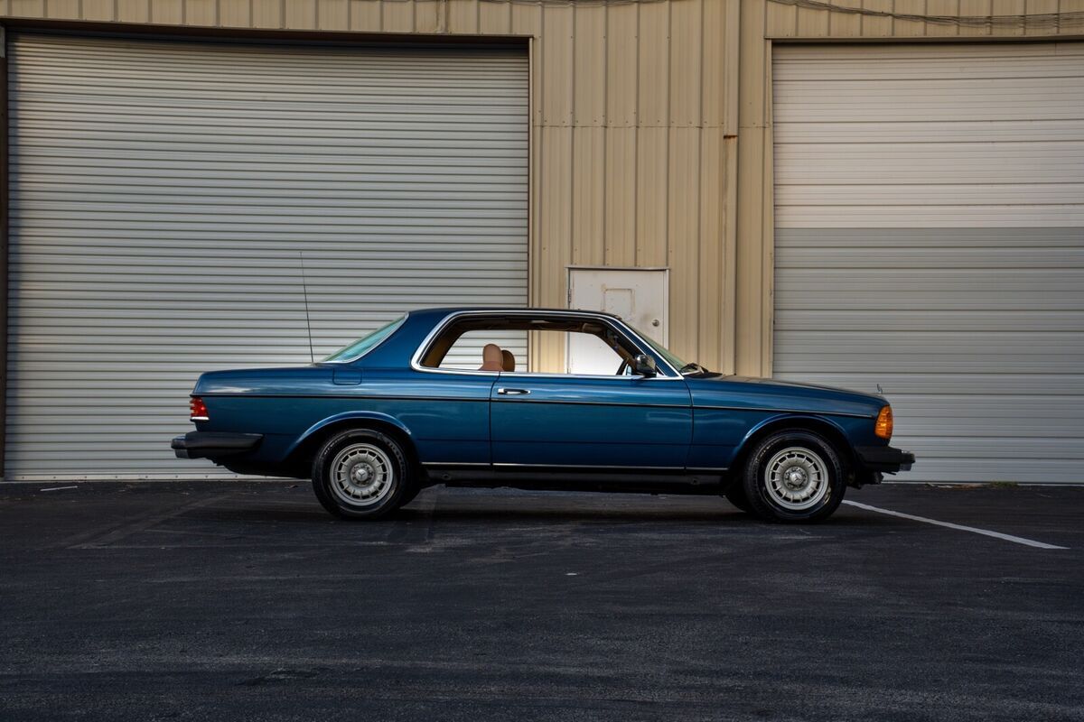 1984 Mercedes-Benz 300-Series CDT - photo 2