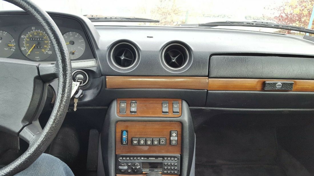 1984 Mercedes-Benz 300-Series CDT - photo 11