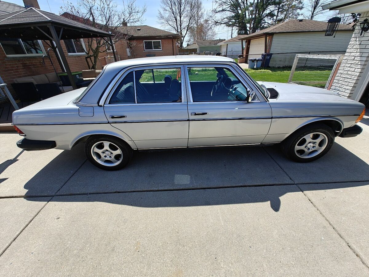 1984 Mercedes-Benz 300-Series DT - photo 10