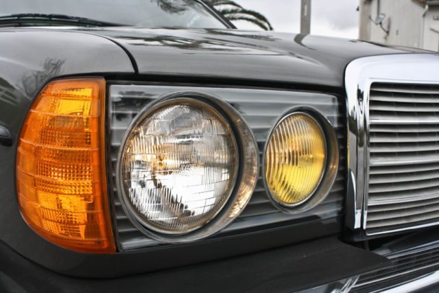 1984 Mercedes-Benz 300-Series Base Coupe 2-Door - photo 8