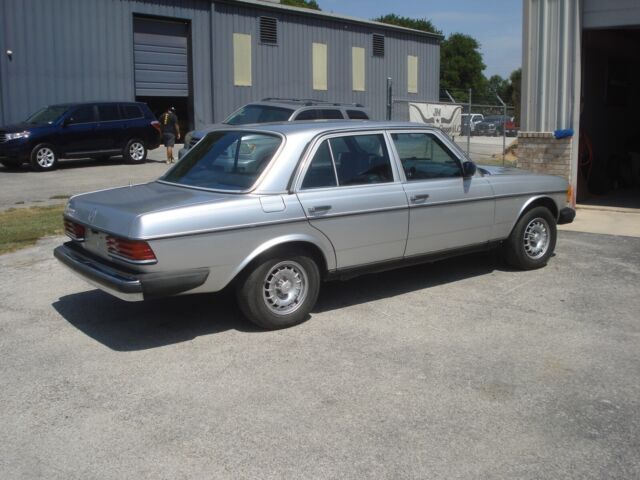 1984 Mercedes-Benz 300-Series - photo 2