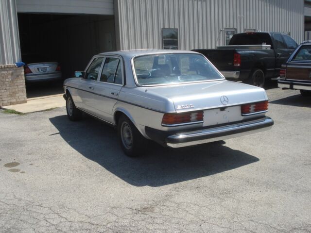 1984 Mercedes-Benz 300-Series - photo 3