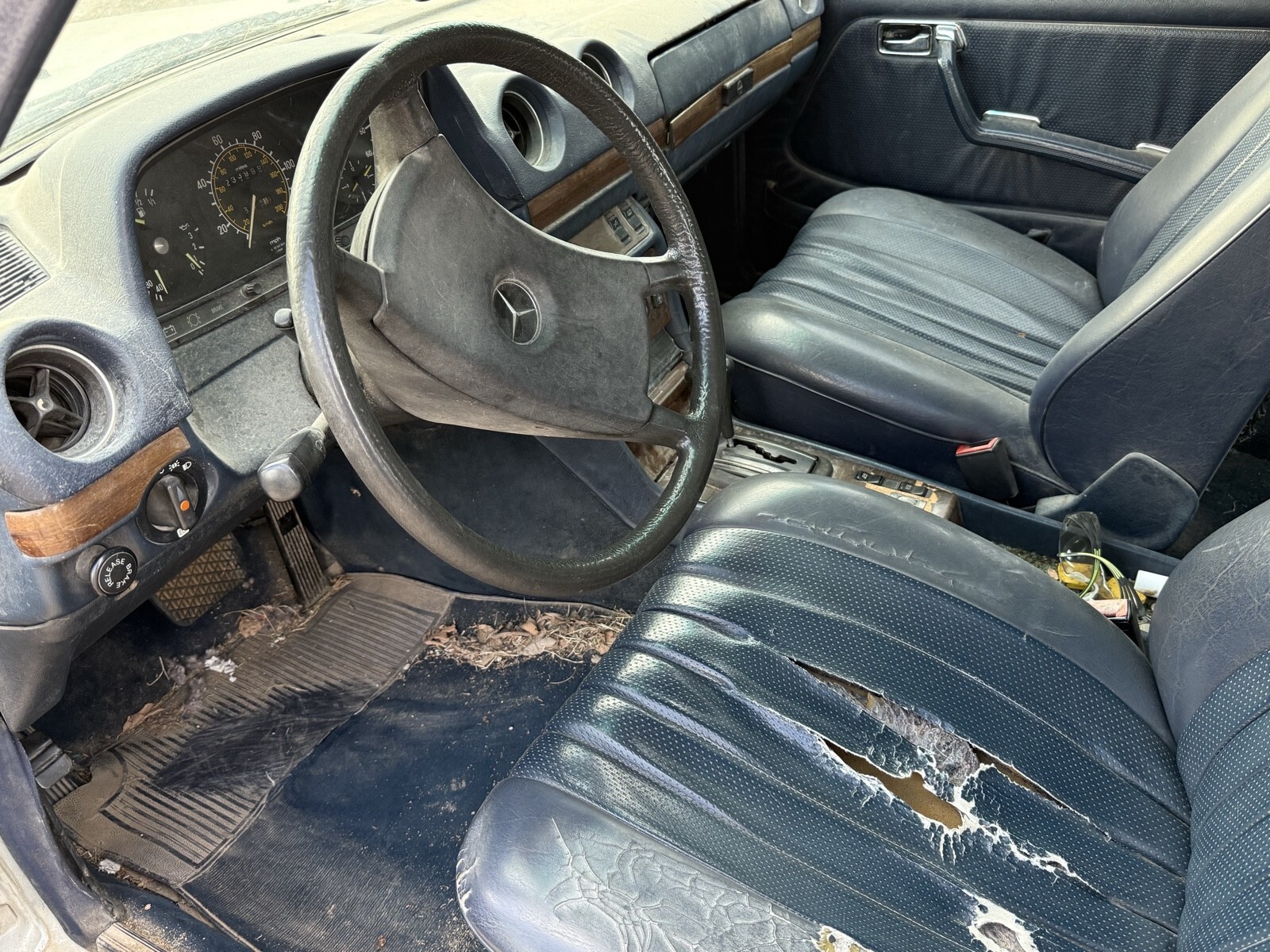 1984 Mercedes-Benz 300-Series DT - photo 11