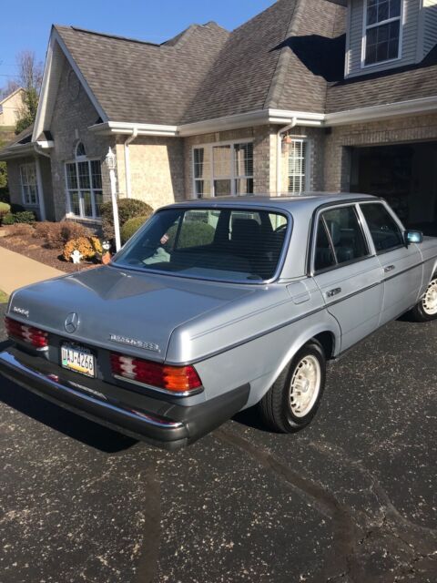 1984 Mercedes-Benz 300-Series DT - photo 2