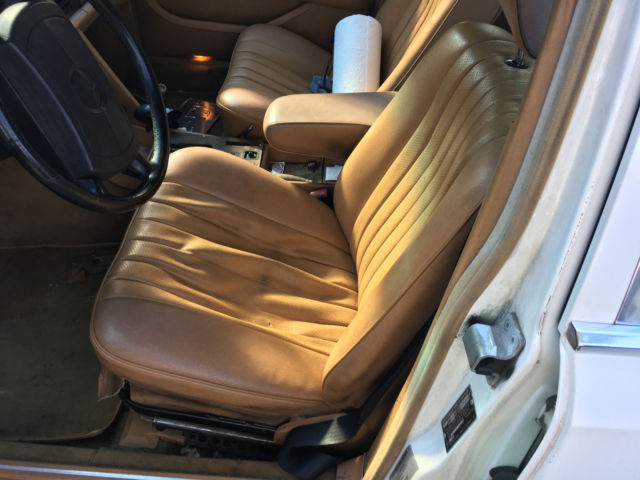1984 Mercedes-Benz 300-Series Base Sedan 4-Door - photo 12