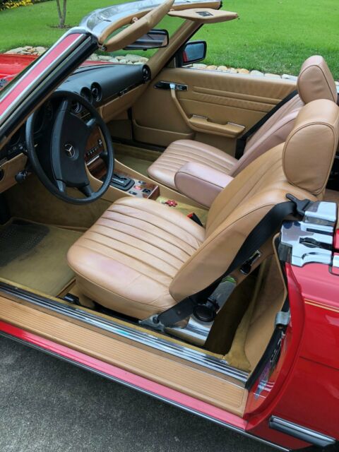 1984 Mercedes-Benz SL-Class Beige Interior - photo 10