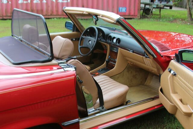 1984 Mercedes-Benz SL-Class Beige Interior - photo 11