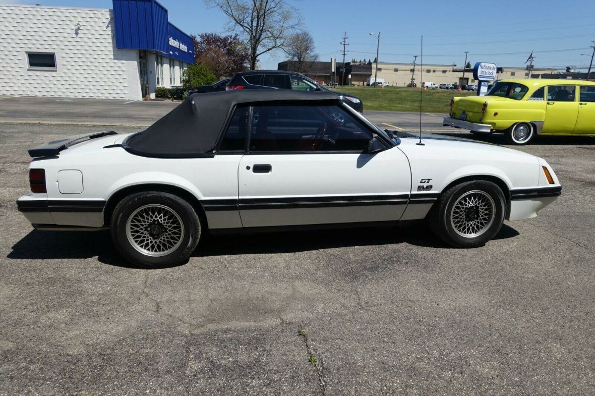 1984 Ford Mustang GT - photo 6