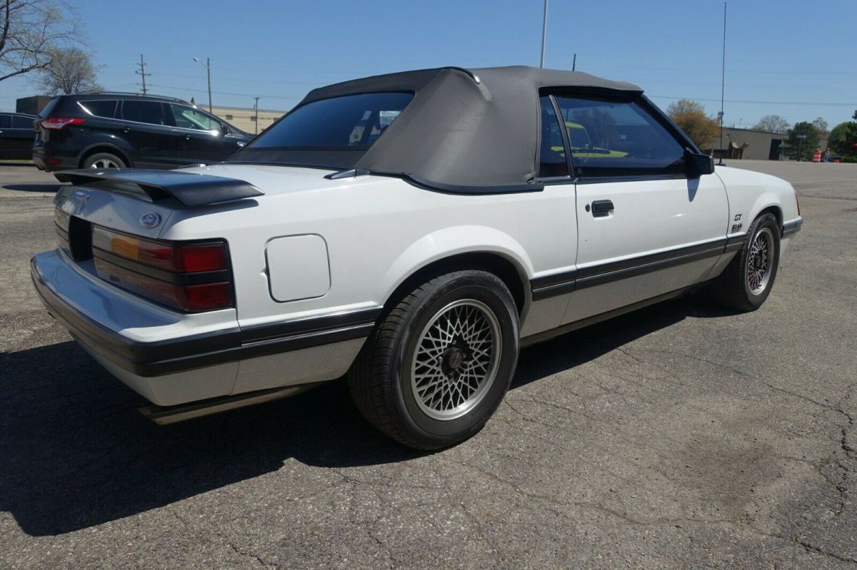 1984 Ford Mustang GT - photo 7