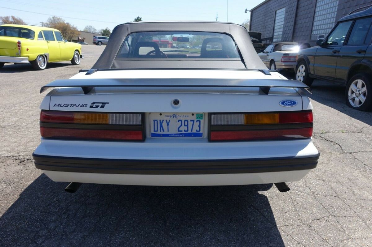 1984 Ford Mustang GT - photo 9
