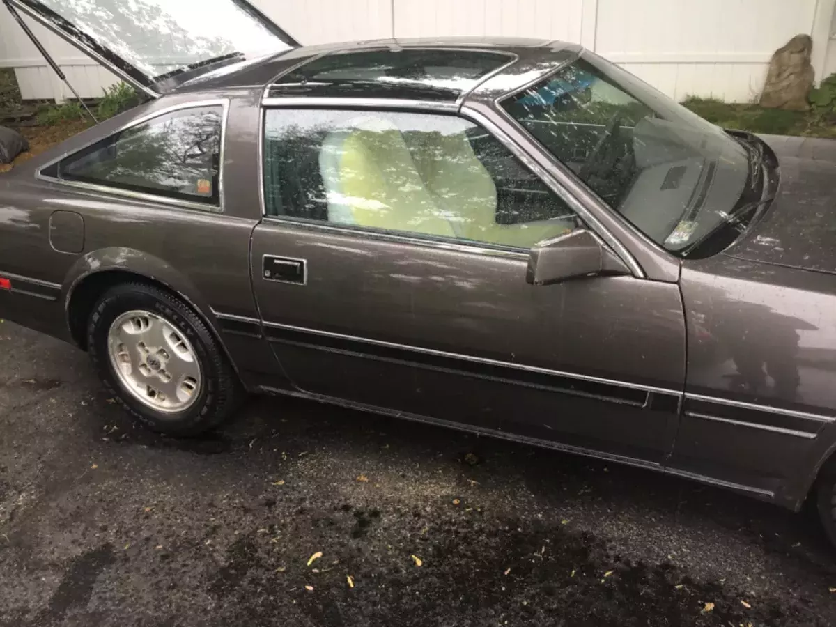 1984 Nissan 300ZX gray automatic 2+2 1984 Nissan 300ZX 2+2