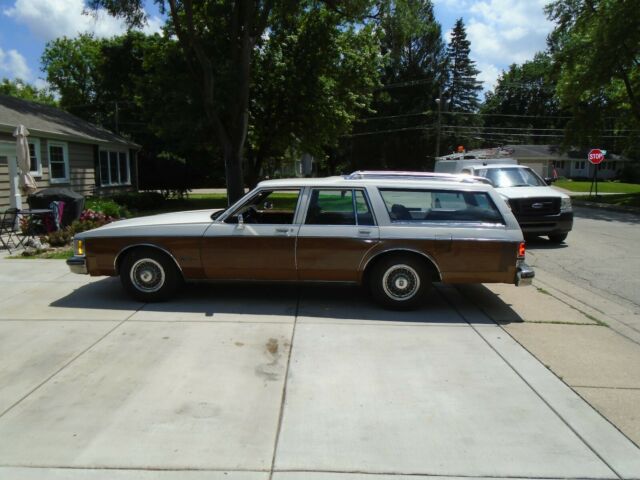 1984 Oldsmobile Custom Cruiser wagon