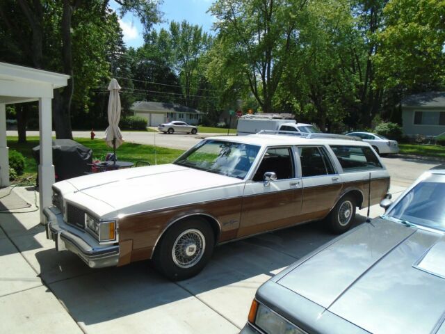 1984 Oldsmobile Custom Cruiser wagon - photo 10