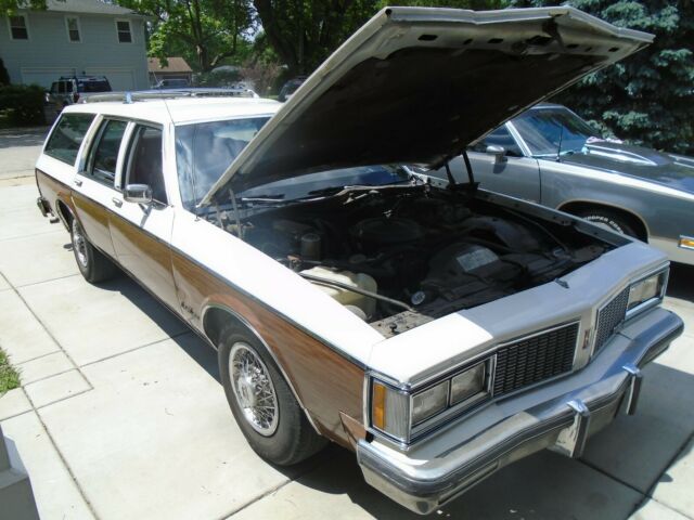 1984 Oldsmobile Custom Cruiser wagon - photo 2