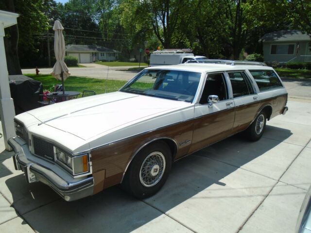 1984 Oldsmobile Custom Cruiser wagon - photo 4