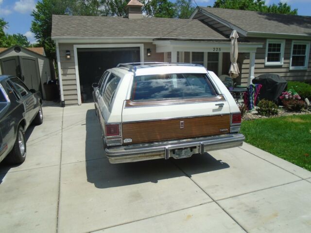 1984 Oldsmobile Custom Cruiser wagon - photo 5