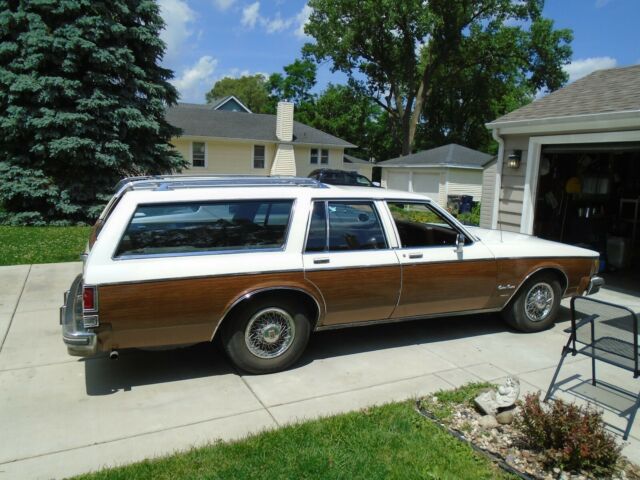 1984 Oldsmobile Custom Cruiser wagon - photo 6