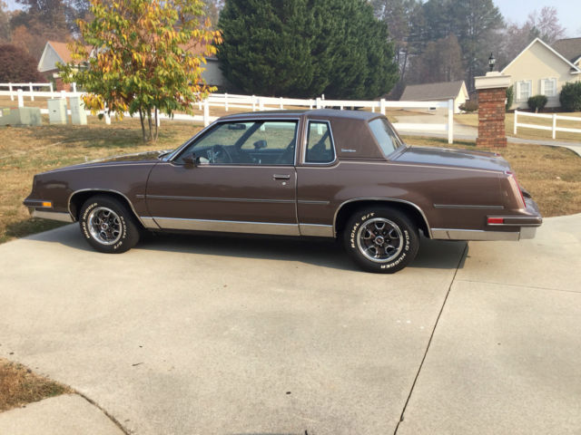 1984 Oldsmobile Cutlass Supreme Base Coupe 2-Door 3.8L Low Miles Showroom Cond. 1984 Oldsmobile Cutlass Base Coupe 2-Door