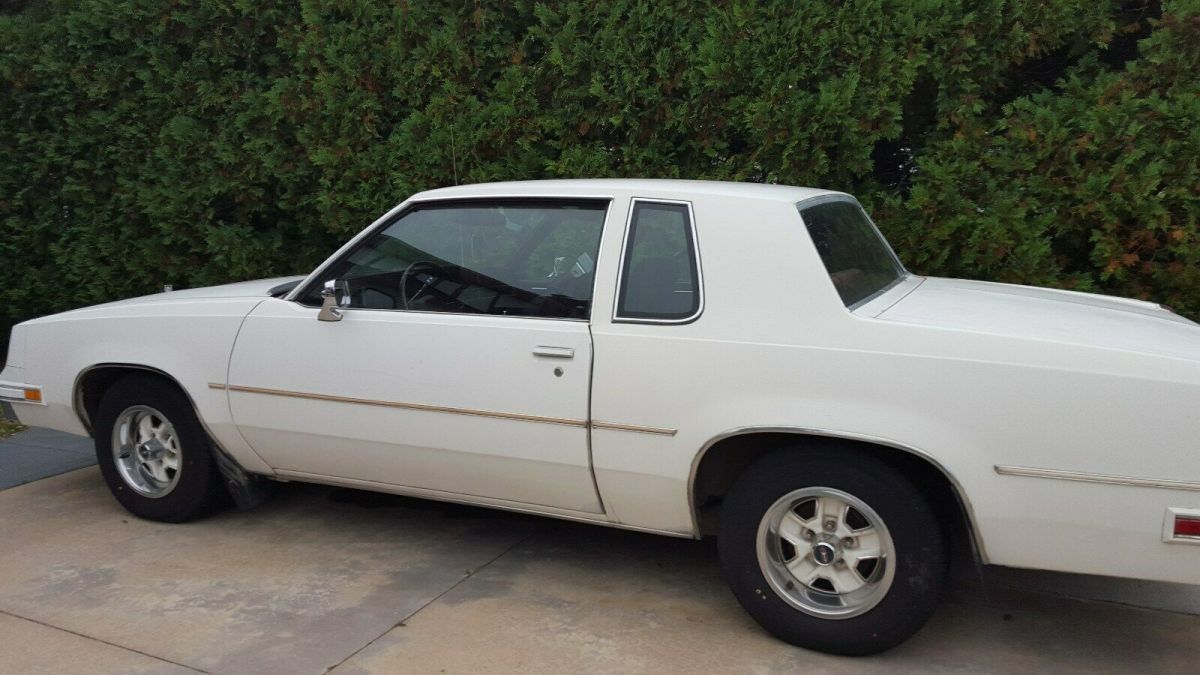 1984 Oldsmobile Cutlass Supreme V8 1984 Oldsmobile Cutlass