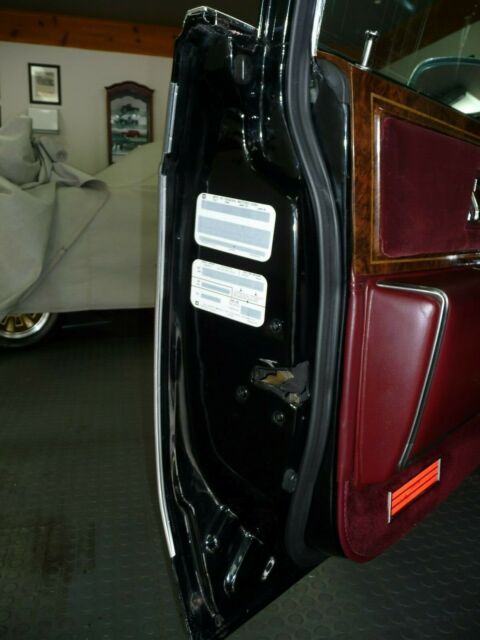 1984 Oldsmobile Ninety-Eight Regency Brougham - photo 3